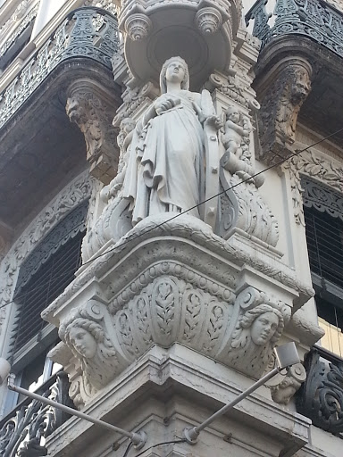 Statue Encastrée