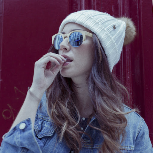 Blanca Suárez con gafas de madera Woodys Barcelona