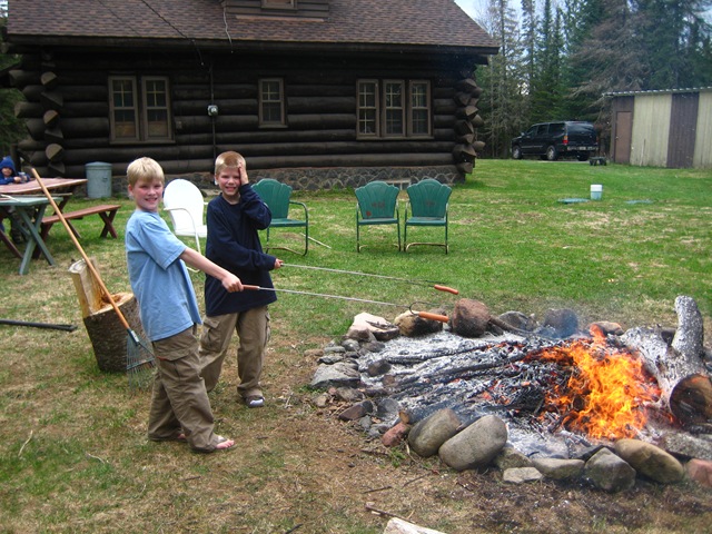 [CabinMem.weekend526Annes4thbday0402.jpg]