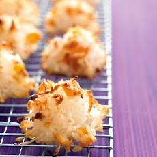 Coconut-Apricot Macaroons