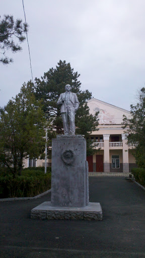 Ленин Монумент