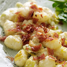 Leek-and-Gnocchi Bake with Three Cheeses and Crispy Prosciutto