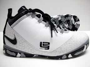 lbj soldier ii tb white black1 02 White Black Grey Zoom Soldier II TB Camo Real Pics