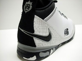 lbj soldier ii tb white black1 08 White Black Grey Zoom Soldier II TB Camo Real Pics