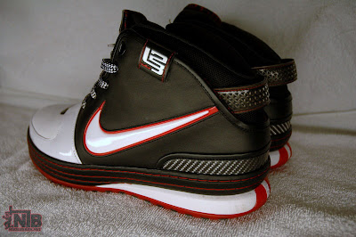 White/Black Varsity Red LeBron VI Sample Showcase nike zoom lebron 6 gr black white red 7 14 White/Black Varsity Red LeBron VI Sample Showcase