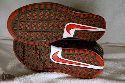 White/Black Varsity Red LeBron VI Sample Showcase nike zoom lebron 6 gr black white red 7 04 White/Black Varsity Red LeBron VI Sample Showcase