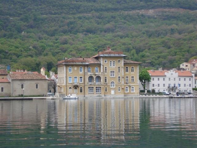 [Hotel[2].jpg]