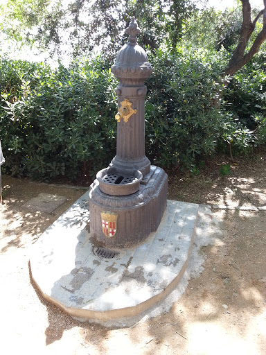 Florencia Street Classic Fountain