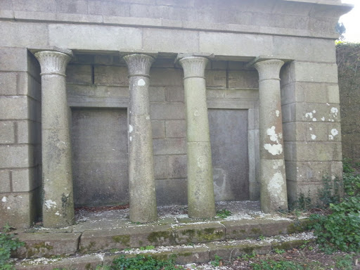 Grave Columns 