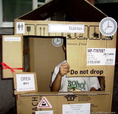 [20081003trainstationplaybox2.jpg]
