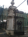 Ворота на площади Воровского