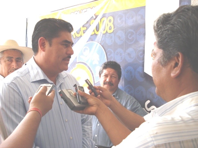 [AAM enentrevista con la prensa[3].jpg]