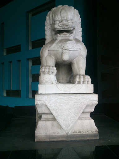 Patung Macan Gedung Victoria 