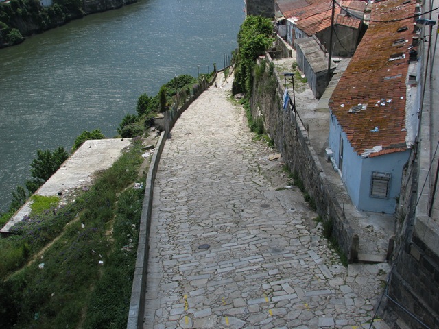 [2008.06_porto_pilar_fontainhas_051[3].jpg]