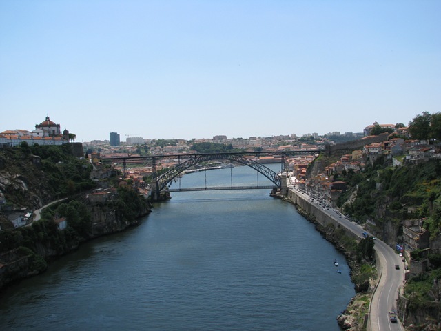 [2008.06_porto_pilar_fontainhas_070[3].jpg]