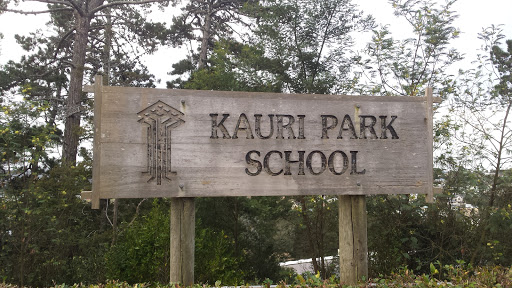 Kauri Park School Emblem