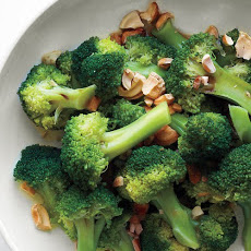 Broccoli with Toasted Cashews