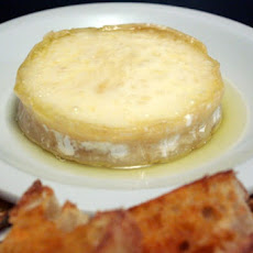 Baked Brie wih Pimentón Toasts