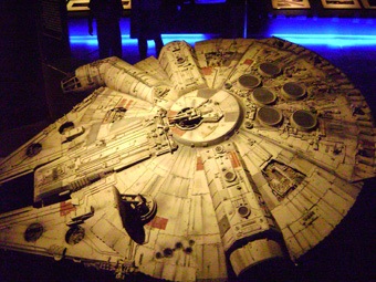 [millenium falcon[2].jpg]