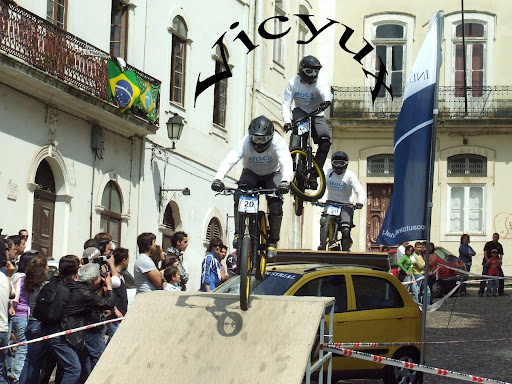 //lh6.ggpht.com/mathieu4489/SCxmFQz0tHI/AAAAAAAAAkE/JgcEkStXIuc/Carlos.jpg?imgmax=512