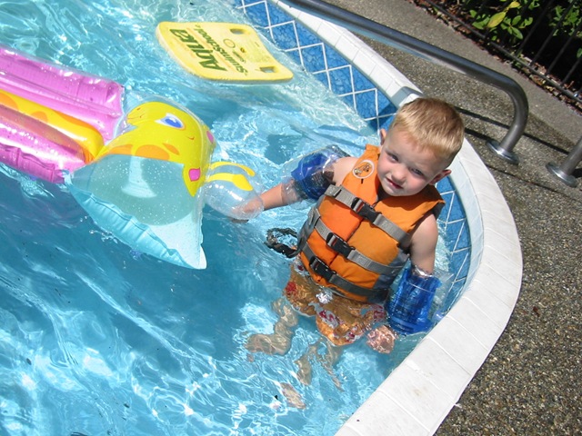 [swim party (12)[4].jpg]