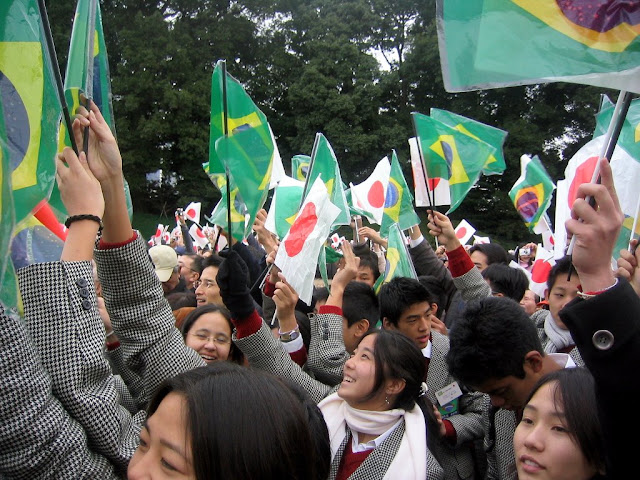 A contingent of Japanese Brazilians at the Imperial Palace on the second day of the new year A contingent of Japanese Brazilians at the Imperial Palace on the second day of the new year