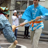 Mike tries mochi pounding Mike tries mochi pounding