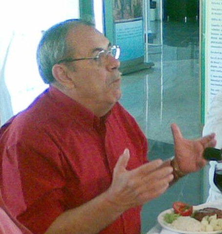 [Carloito almoçando)[3].jpg]