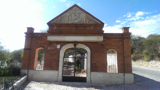 Panteón De Bernal