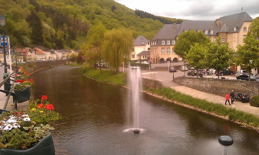 Vianden, Springbrunnen in der Our