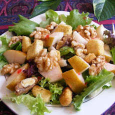 Mixed Greens With Caramelized Pears and Walnuts