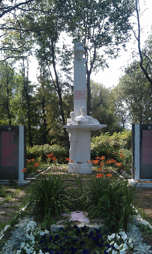 Памятник Погибшим Дубки