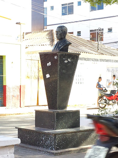 Busto da Praça Treze