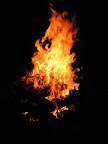 Pup�govi s oh�� poda�ilo zap�lit, i kdy� pravidla zapalov�n� se mu n�jak vykou�ila z hlavy.