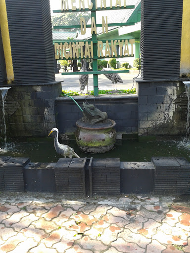 Frog and Flamingo Statue