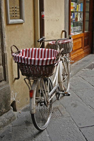 [Cykel med randiga korgar.jpg]