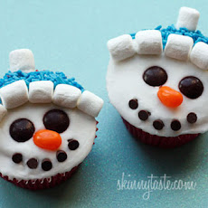 Vanilla Snowman Cupcakes with Vanilla Icing