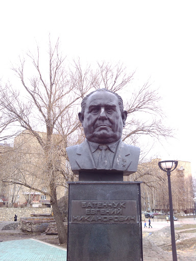 Памятник Батенчуку Е.Н.