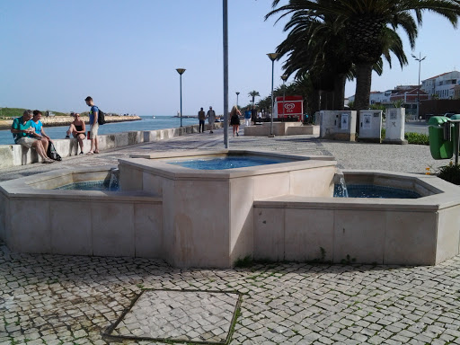 Fountains on Avenida dos Descobrimentos