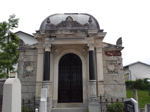 Postojna, Cemetery Tomb