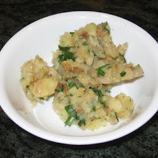 Kartoffelsalat (Warm German Potato Salad)