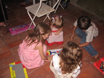 Mis primitos abriendo los regalos!