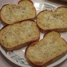Toasted Garlic-Mozzarella Bread Slices