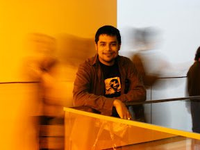 My idea, to stand still while the world passes by, under wild light. Shutter speed 1/2.5 sec.