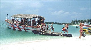 [lakshadweepislandbangarambeachboat2.jpg]