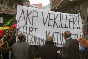 [akpprotesto[2].jpg]