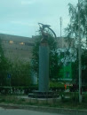 Скульптура возле ЦБК