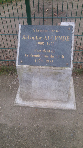 A La Memoire De Salvador Allende