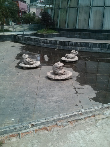 未来城休闲青蛙喷泉雕塑