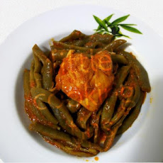 Fresh Green Beans With Juicy Chicken Bites